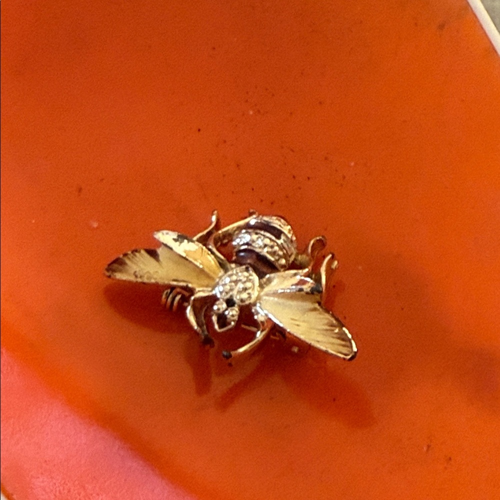 Beautiful Vintage Gold Bee Brooch